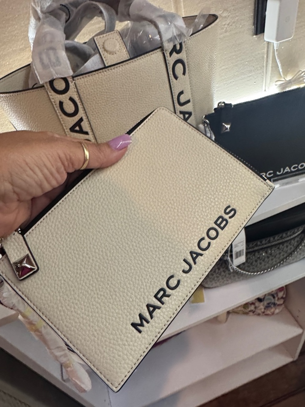 Marc Jacobs Zip Wristlet w/ Pebbled Leather BUYERS CHOICE Marshmallow or Black - Picture 4 of 5